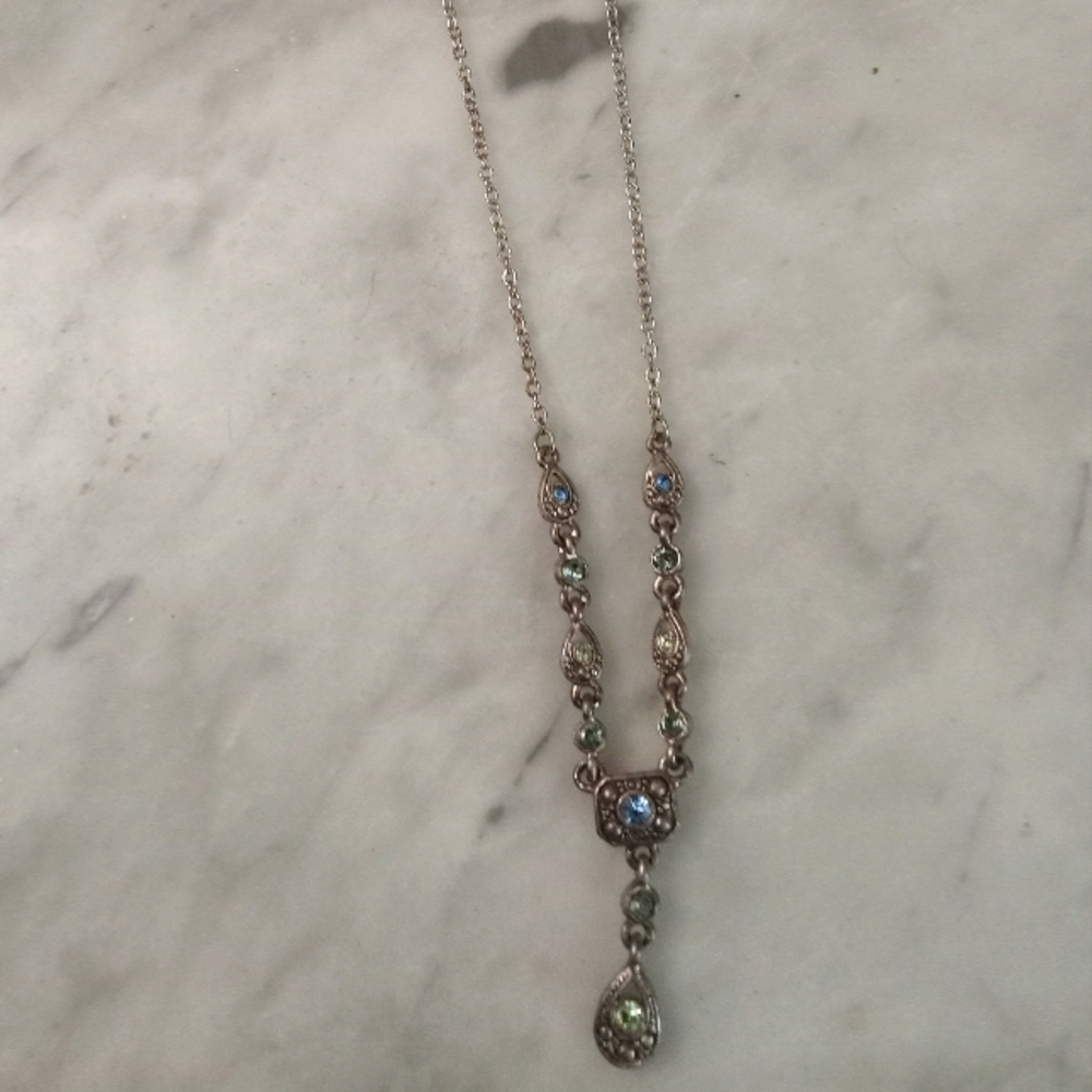 Silvertone y necklace with blue and green stones